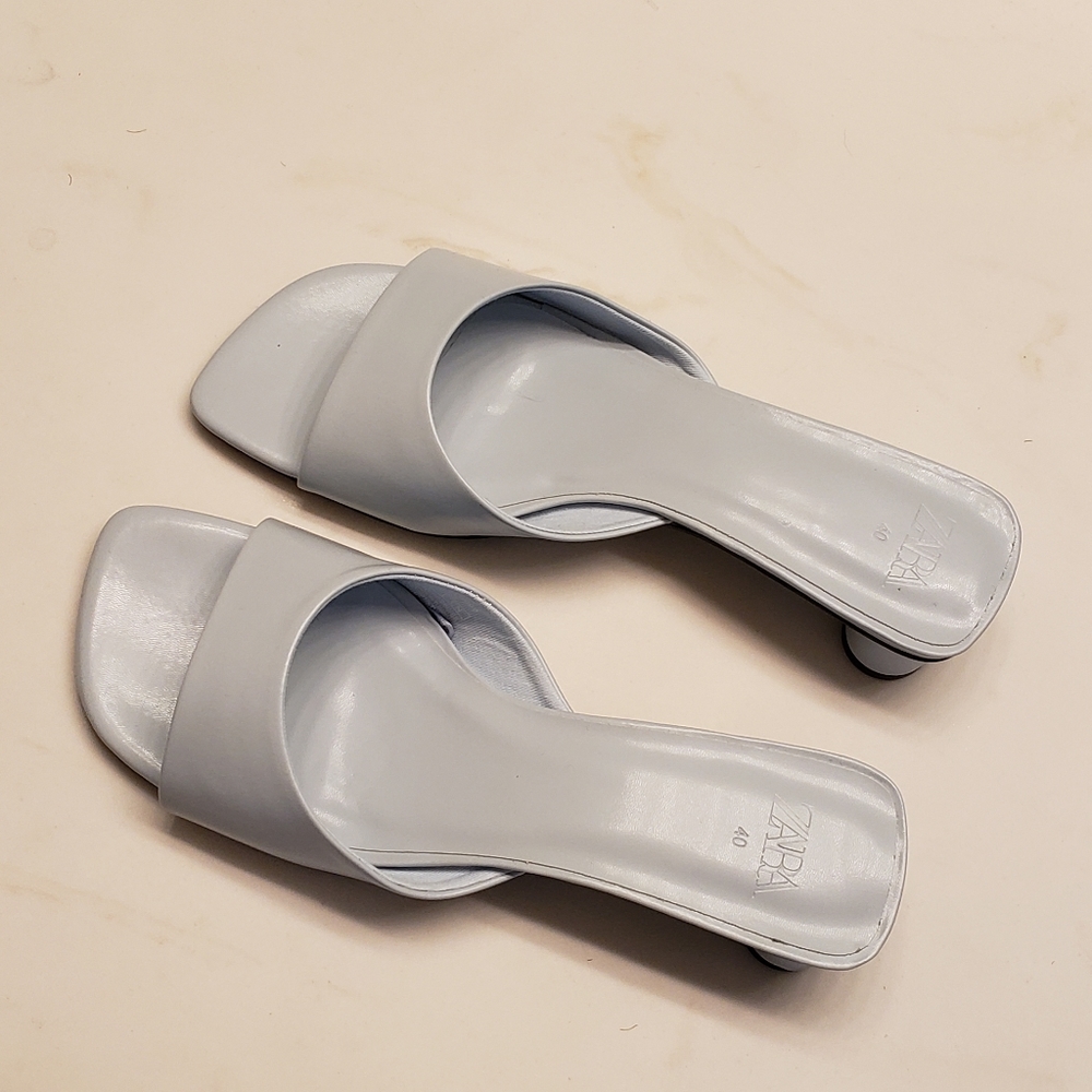 NWOT Zara light blue block heel square toe…